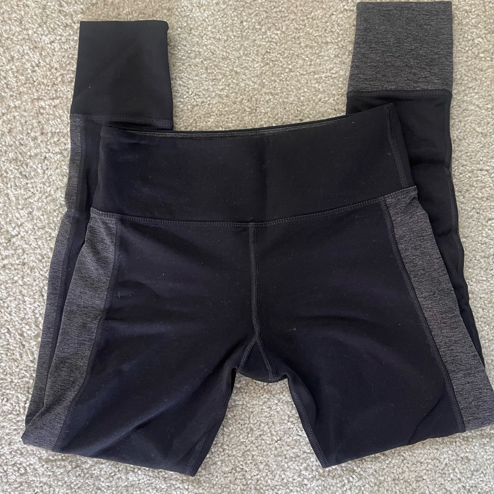 VUORI Women’s Black and Gray Leggings sz S
